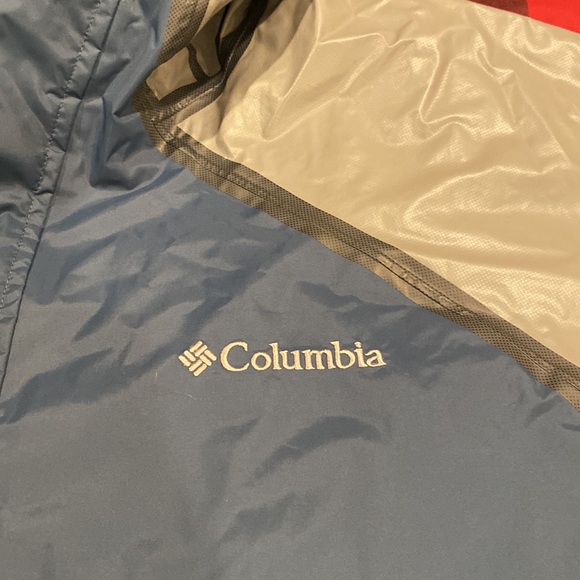 Columbia out dry waterproof jacket - Picture 2 of 10